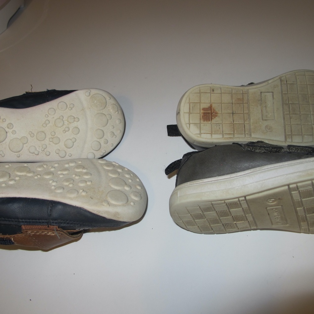 Bundle of 2 Boys Carter's Shoes Size 5 GUC - Picture 5 of 5